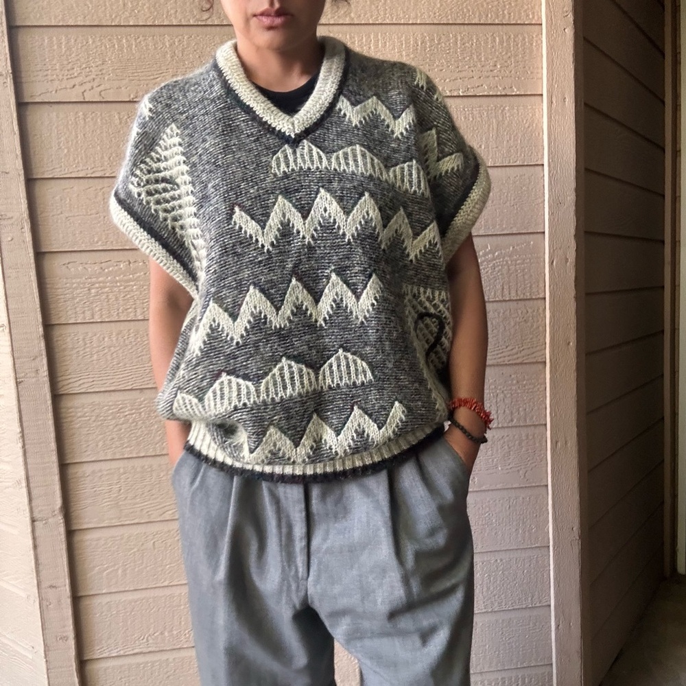 Vintage 80s Knit v-neck pullover sweater